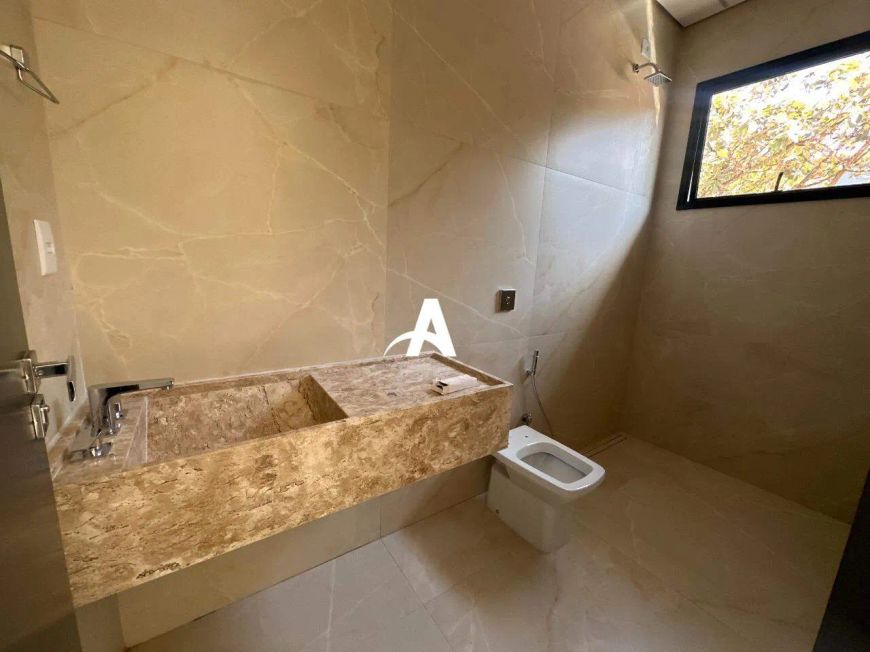 Casa em Condomínio com 228m² à venda no Laranjeiras