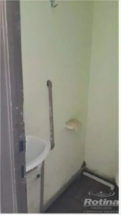 Casa Comercial à venda, 5 quartos, Presidente Roosevelt - Uberlândia/MG - Rotina Imobiliária