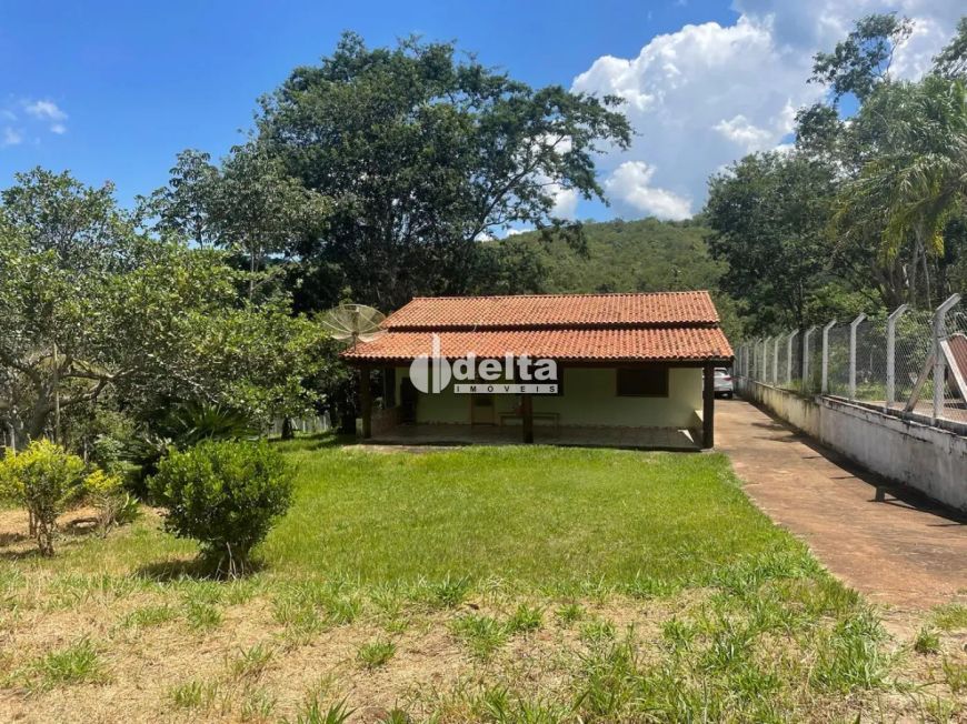 Chácara disponível para venda no bairro Conjunto Alvorada em Uberlândia-MG