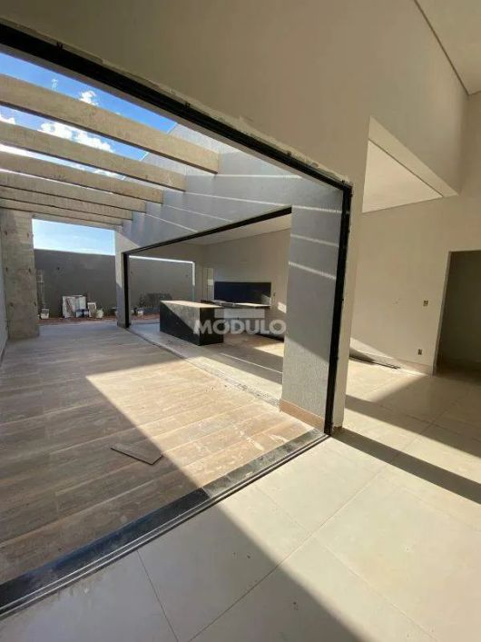 CASA RESIDENCIAL à venda, 3 quartos, 1 suíte, NOVO MUNDO - Uberlândia/MG