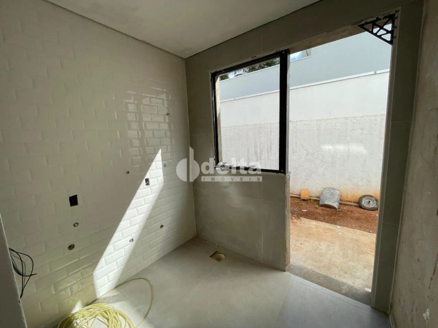 Casa no condomínio Jardins Roma disponível para venda em Uberlândia-MG