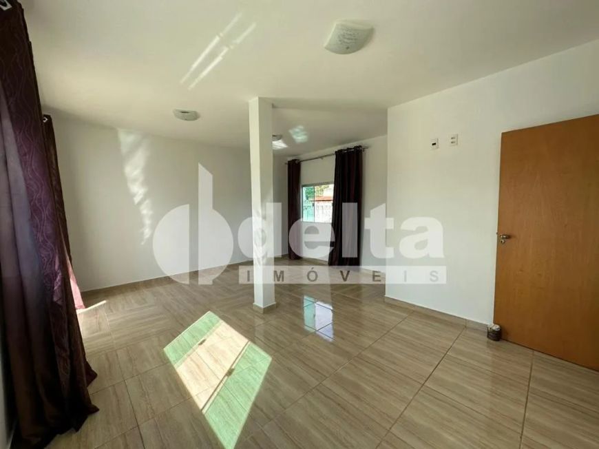 Casa residencial disponível para locação e venda no bairro Grand Ville em Uberlândia - MG.