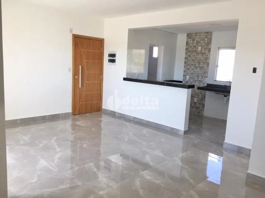 Cobertura disponível para venda no bairro Santa Mônica em Uberlândia-MG