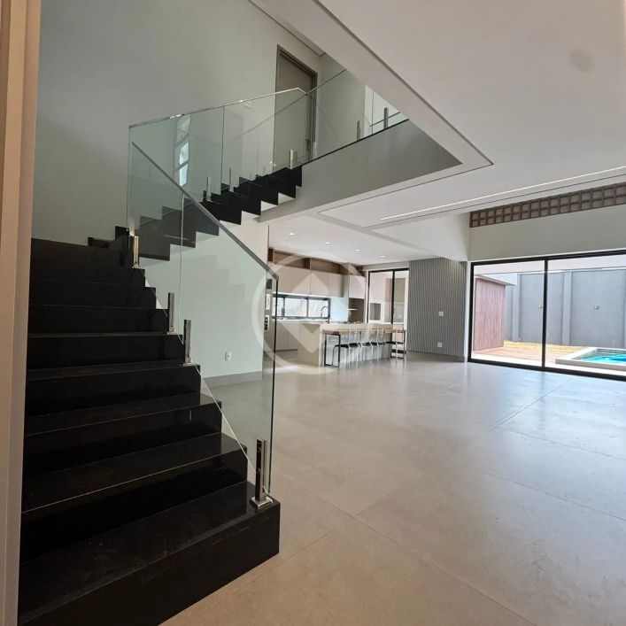 Sobrado à venda com 4 quartos, sendo 4 suítes – 339 m²- Granja Marileusa - Uberlândia/MG codigo: 933