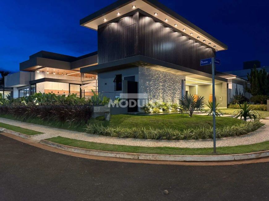 CASA DE CONDOMÍNIO à venda, 4 quartos, 4 suítes, NOVA UBERLANDIA - Uberlândia/MG
