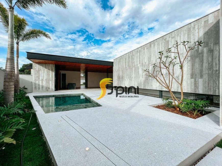 Linda casa Térrea a venda de 381 m² com 04 suítes, piscina e com fino acabamento
