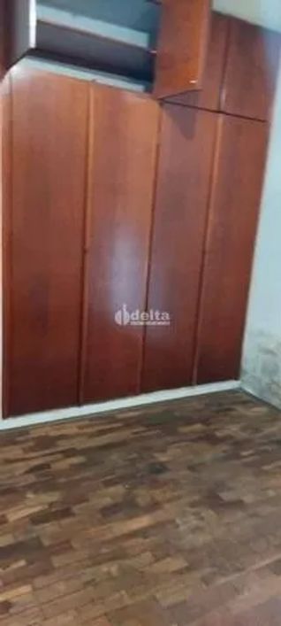 Casa Residencial disponível para venda no bairro Santa Mônica em Uberlândia-MG