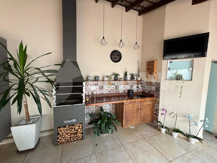 Excelente casa a venda no bairro Jardim Holanda em Uberlândia