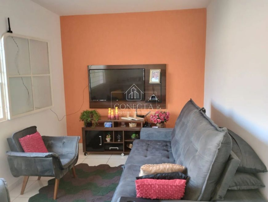 Localizada no charmoso bairro Jardim Europa, em Uberlândia, esta encantadora casa está disponível pa