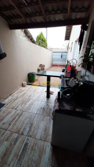 Casa para Venda em Uberlândia, Jardim Holanda, 3 dormitórios, 1 suíte, 2 banheiros, 3 vagas