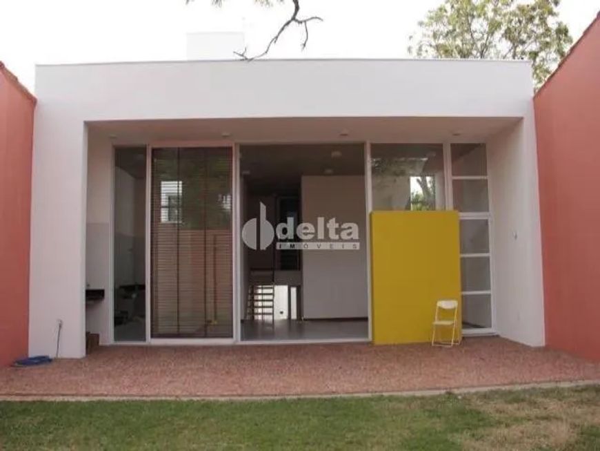 Casa residencial disponível para venda no bairro Itapema Sul em Uberlândia-MG