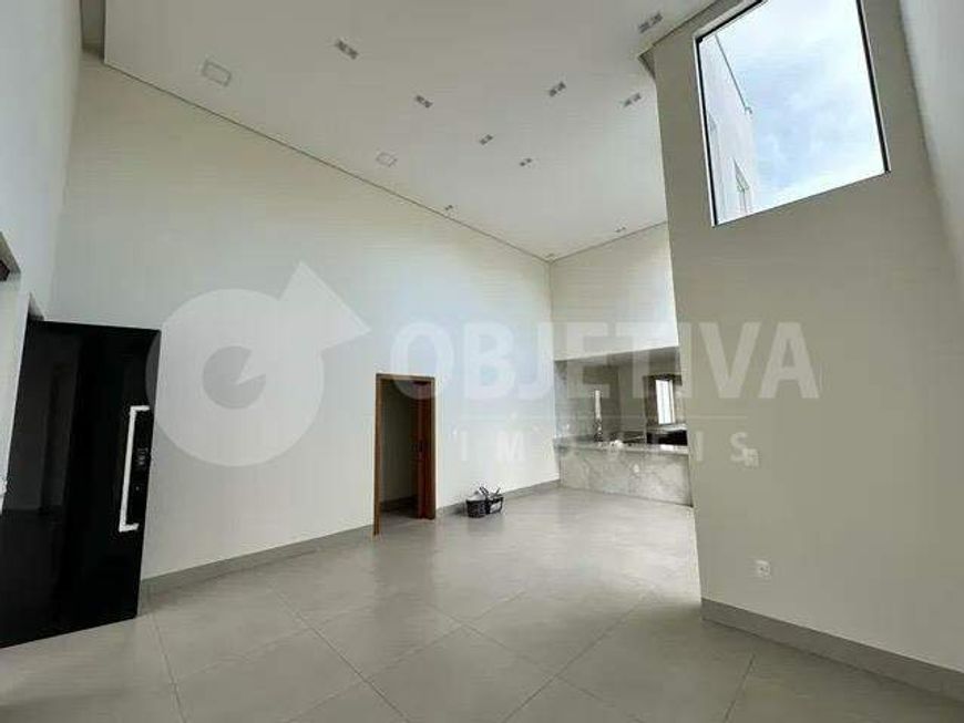 Excelente casa nova a venda no bairro Novo Mundo em Uberlândia