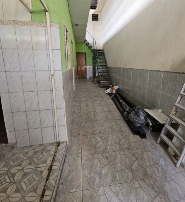 Casa com um quarto no bairro Jardim Laguna, Contagem/MG