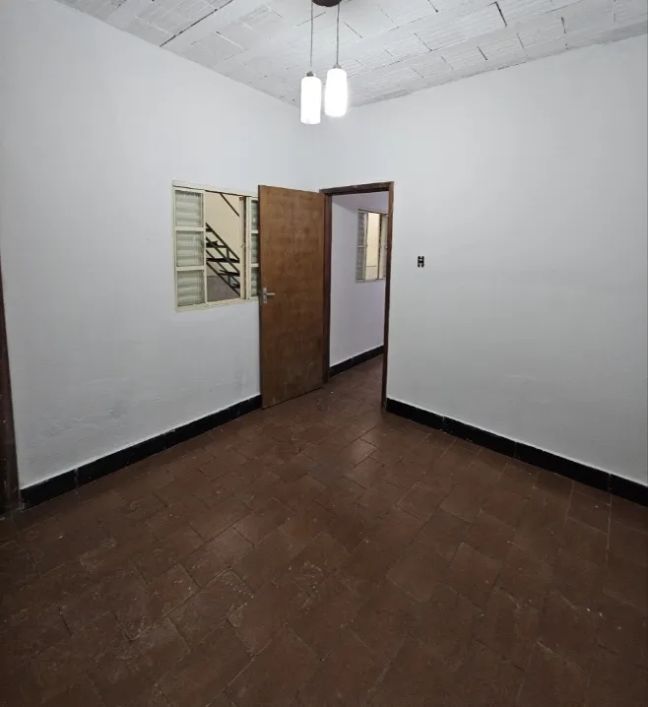 Casa com um quarto no bairro Jardim Laguna, Contagem/MG