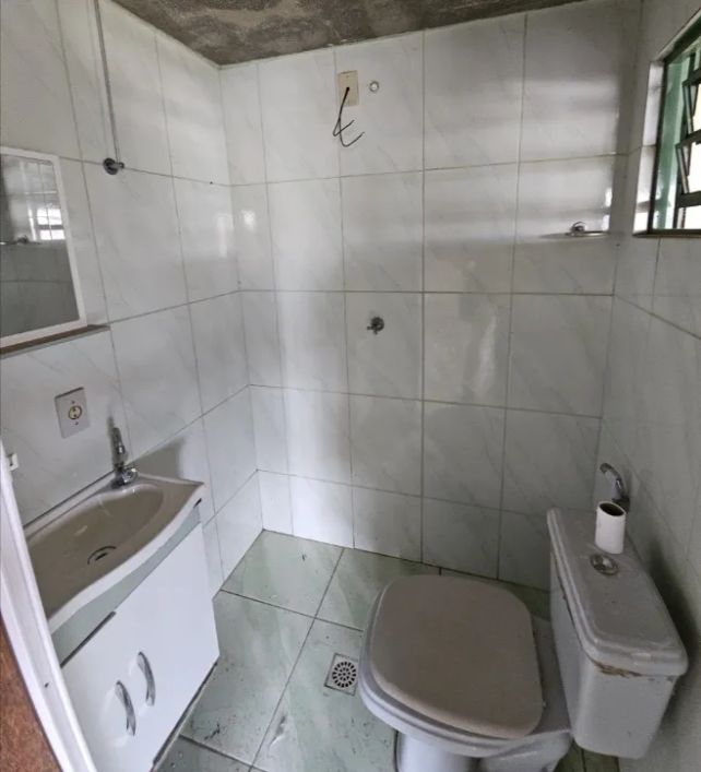 Casa com um quarto no bairro Jardim Laguna, Contagem/MG