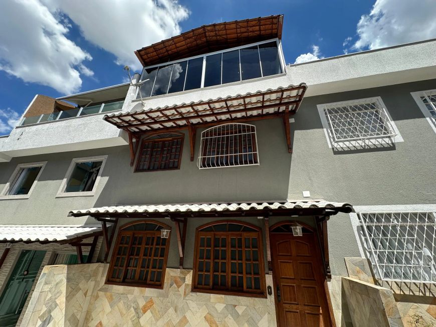 Alugo casa geminada com três quartos, uma vaga no bairro Eldorado