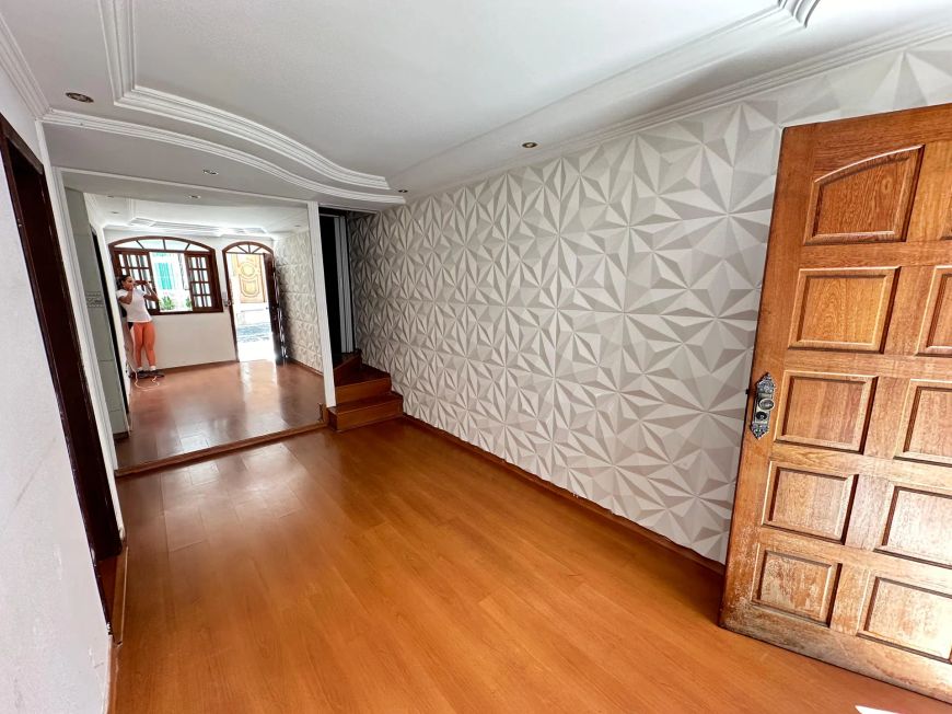 Alugo casa geminada com três quartos, uma vaga no bairro Eldorado