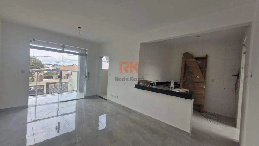 Casa geminada à venda, 3 quartos, 1 suíte, 2 vagas, Parque XangriLá - Contagem/MG