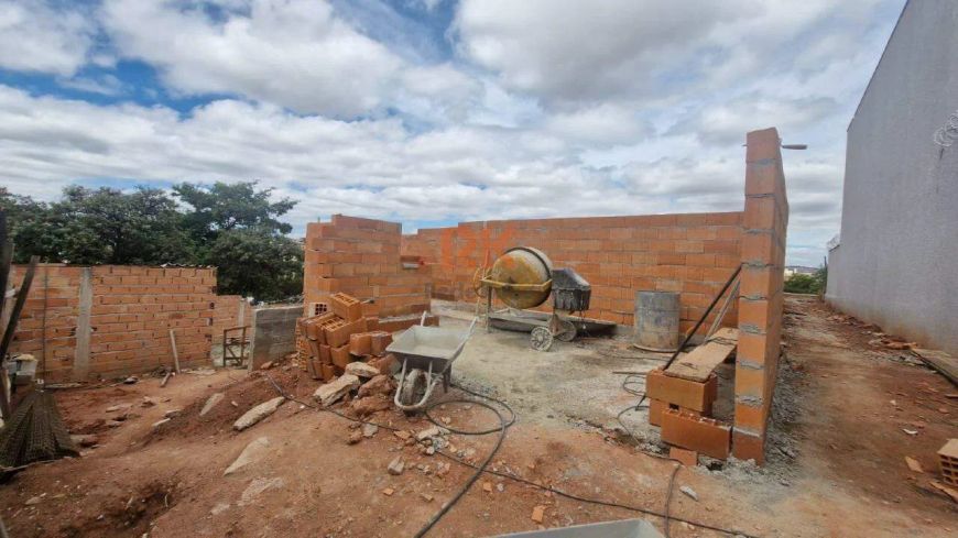 Casa Duplex à venda, 2 quartos, 2 vagas, Parque XangriLá - Contagem/MG