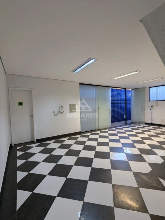 Sala ampla e arejada