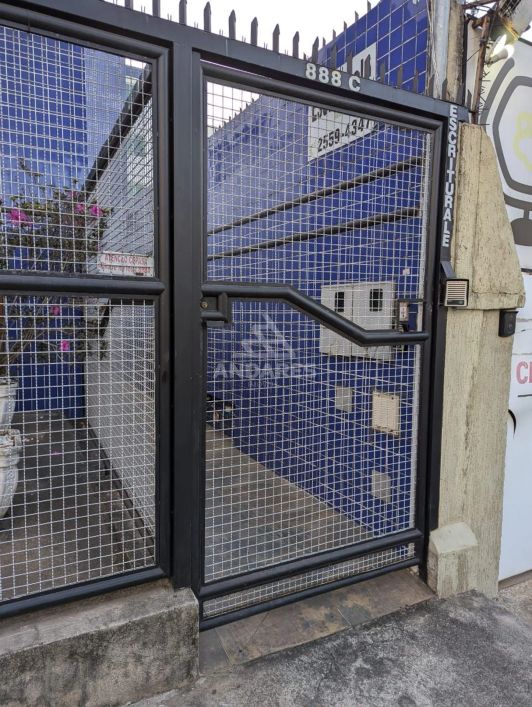 Sala ampla e arejada