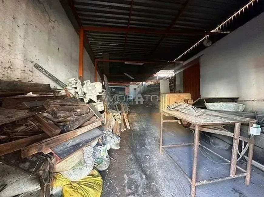 Galpão com 360m², 1 Banheiro, 2 Salões, no Bairro Santa Marta, Ribeirão das Neves