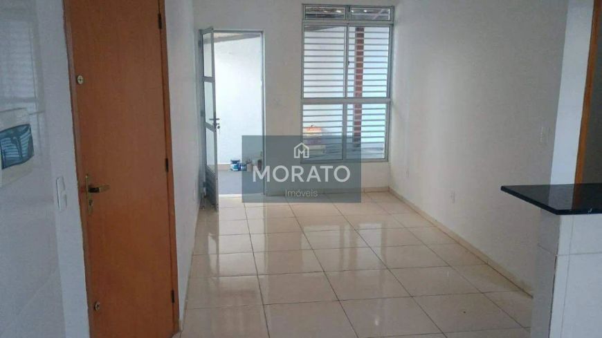 Área Privativa 2 Quartos, 1 Banheiro no Bairro Xangri-lá