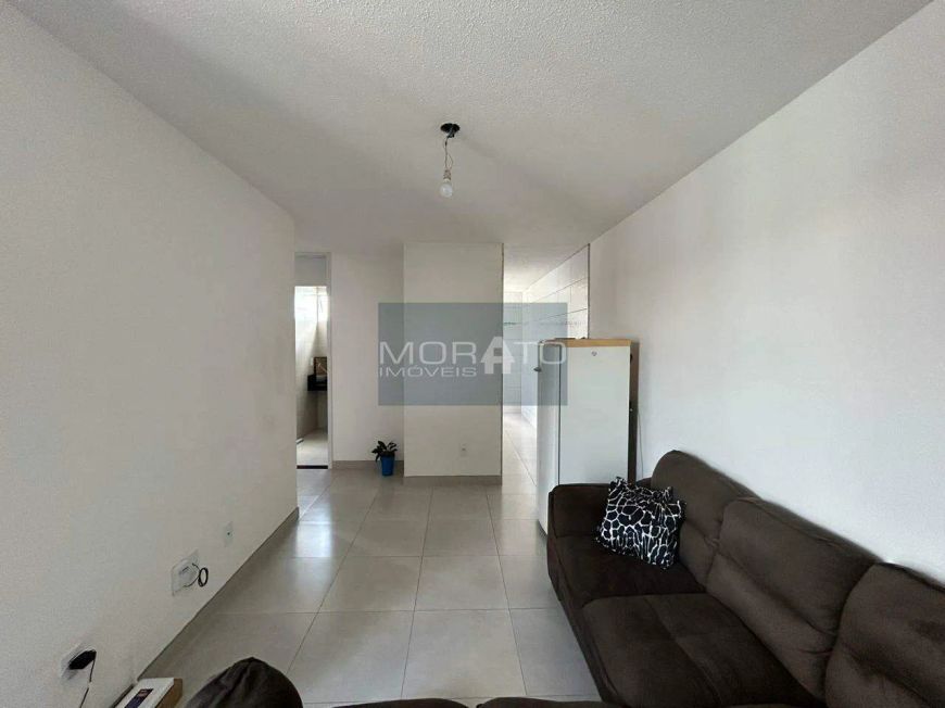 Apartamento de 02 quartos em ótima localização no Pedra Azul