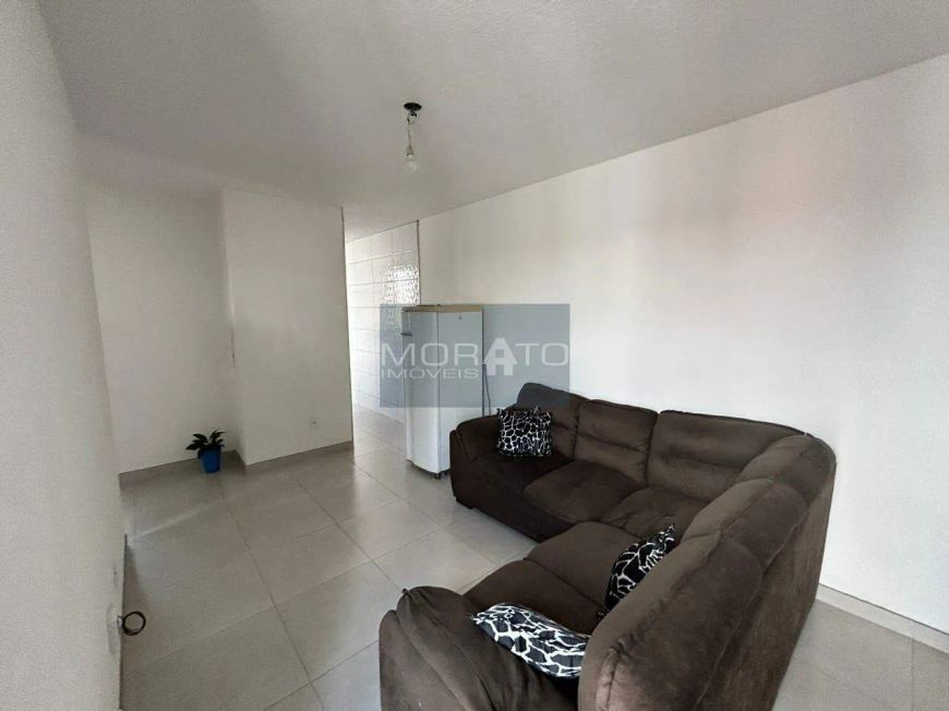Apartamento de 02 quartos em ótima localização no Pedra Azul