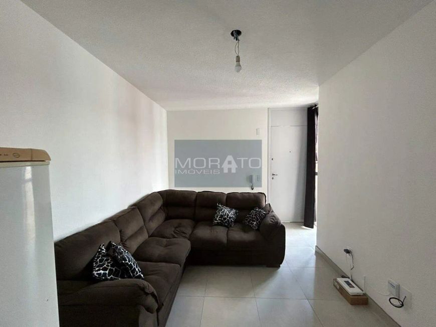 Apartamento de 02 quartos em ótima localização no Pedra Azul