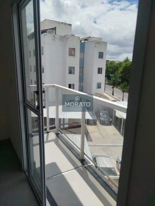 Apartamento de 02 quartos com suíte e varanda em excelente localização no Bairro Xangri-lá