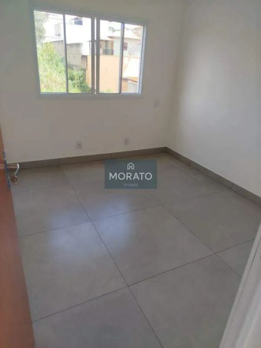 Apartamento de 02 quartos com suíte e varanda em excelente localização no Bairro Xangri-lá
