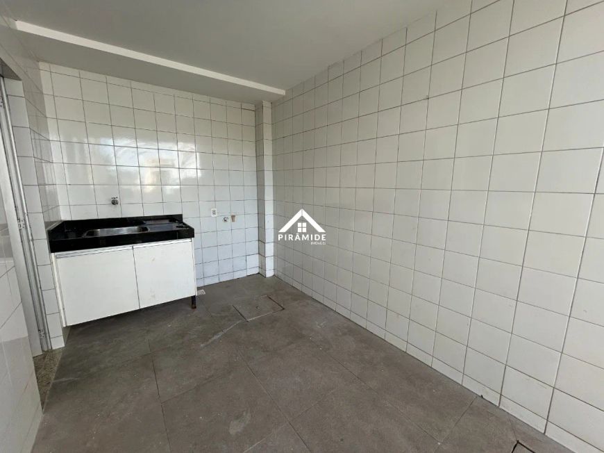 Apartamento com área prrivativa ENORME no Cabral