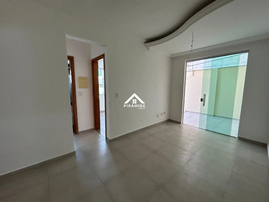 Apartamento com área prrivativa ENORME no Cabral