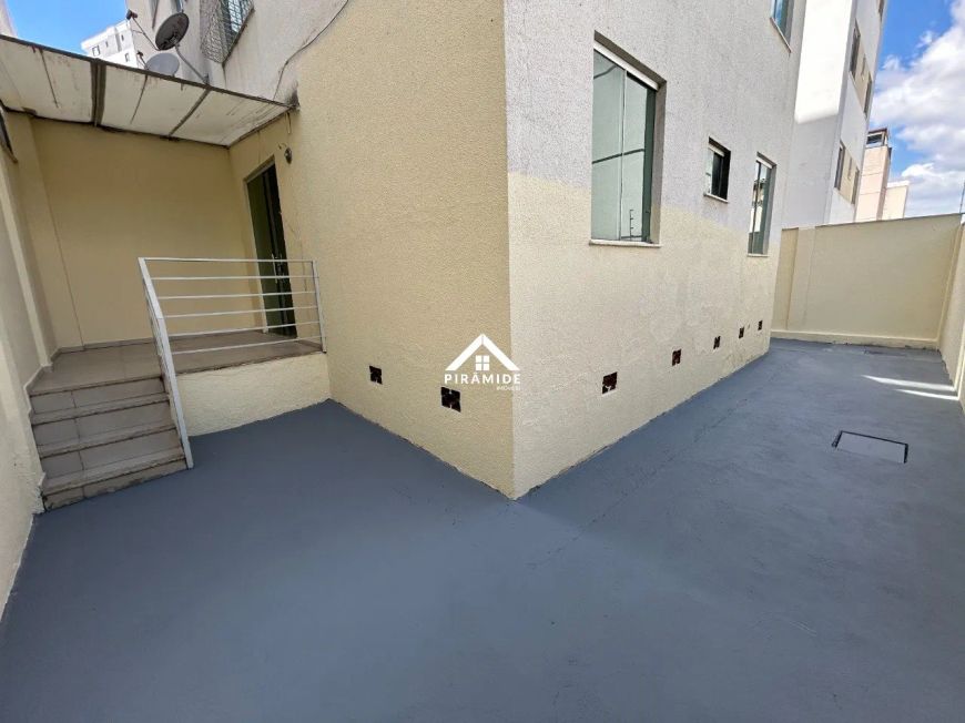 Apartamento com área prrivativa ENORME no Cabral