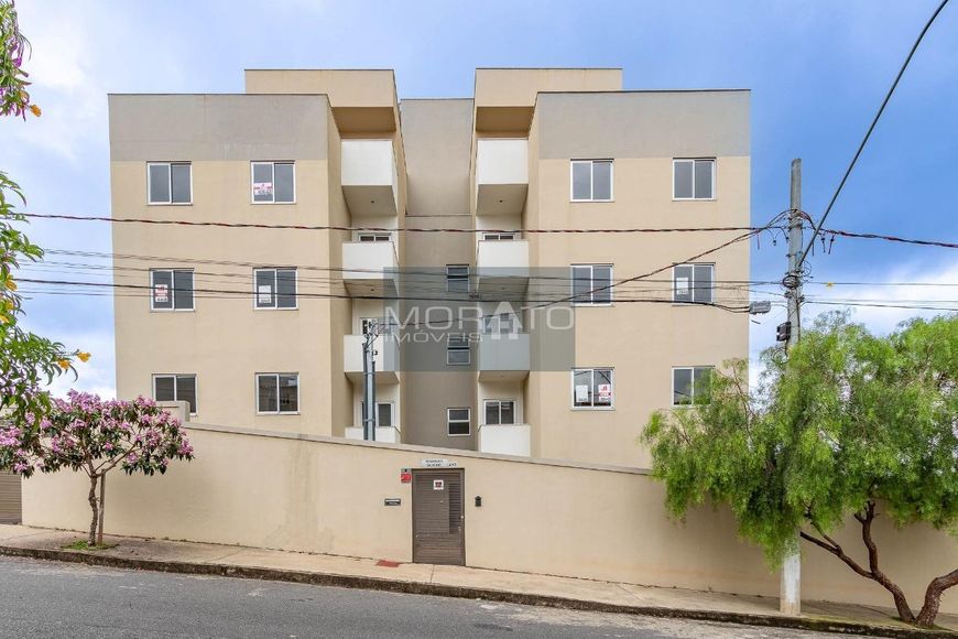 Apartamento 02 Quartos com varanda no Bairro Cabral