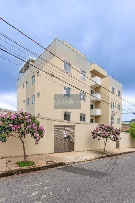 Apartamento 02 Quartos com varanda no Bairro Cabral