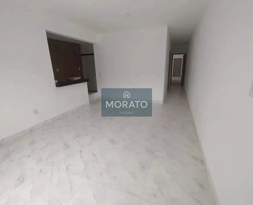 Casa geminada sendo 3 quartos com 1 suíte e 2 vagas no Bairro Vale Das Orquídeas.