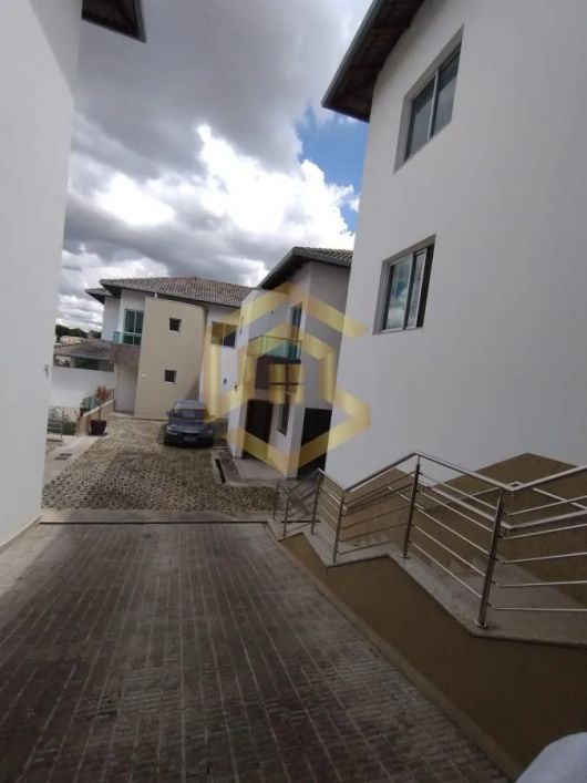 Casa geminada 3 quartos, 1 suíte, 3 banheiros, 3 vagas, com 200 m2, bairro Camilo Alves, Contagem