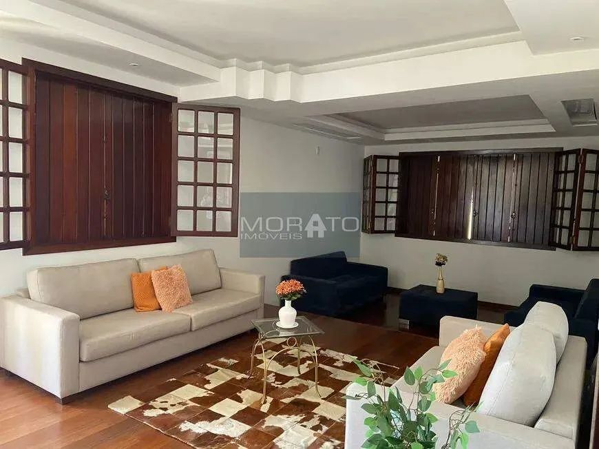 Casa com 5 quartos 4 suítes 4 vagas de garagem a venda no bairro Novo eldorado.