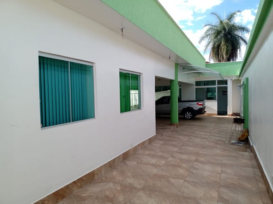 Casa para venda tem 270 metros quadrados com 3 quartos em Granja Ouro Branco - Contagem - MG