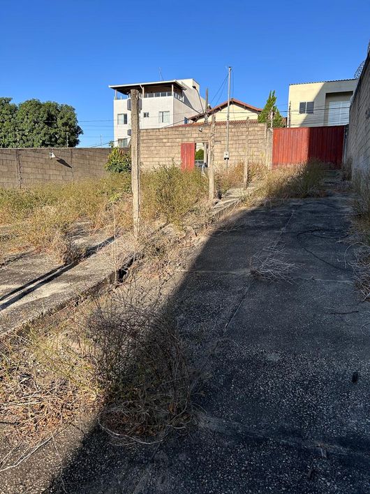 Lote com 492 metros quadrados em Parque Maracanã - Contagem - MG