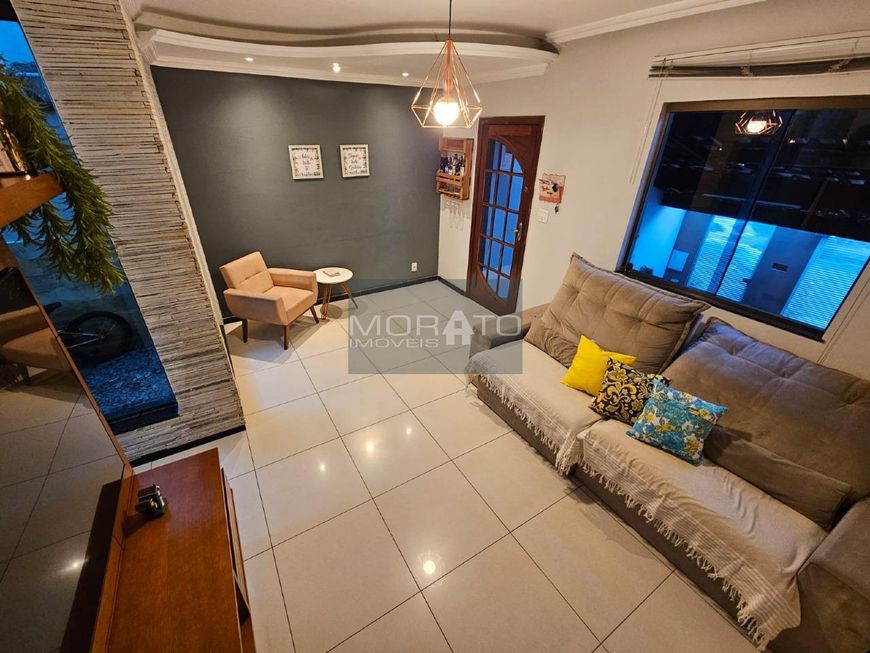 Casa com ótima área gourmet de 03 quartos com suíte e 2 vagas paralelas ao lado Shopping Contagem