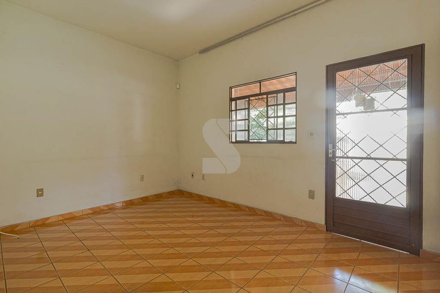 Casa com quintal e oportunidade de comércio centro de Contagem