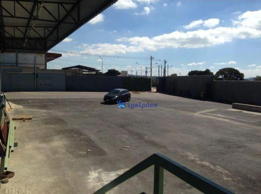 Condomínio - Galpão com 750 m² Com Docas em Contagem - MG