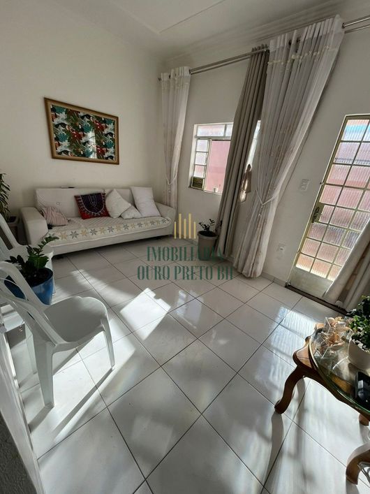 CASA Á VENDA NO XANGRILÁ.