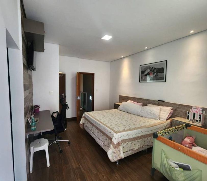 Casa à venda no Cabral | 750.000 | 03 quartos | 02 vagas