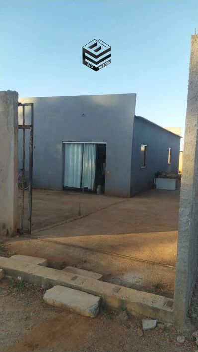 Linda Casa lote de 400m² com 3 quartos sendo 1 suíte Rua 3 26 de Setembro
