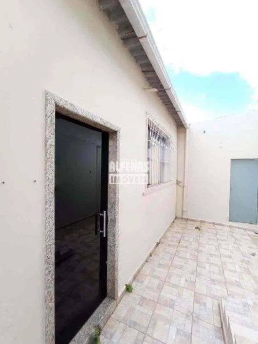 Excelente casa no bairro Europa, com 110 m² de área construida em lote de 372 m²
