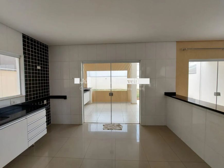 Casa em condomínio a venda com 3 quartos